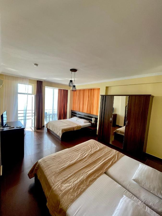 Hotel Lazuri In Kvariati Zewnętrze zdjęcie