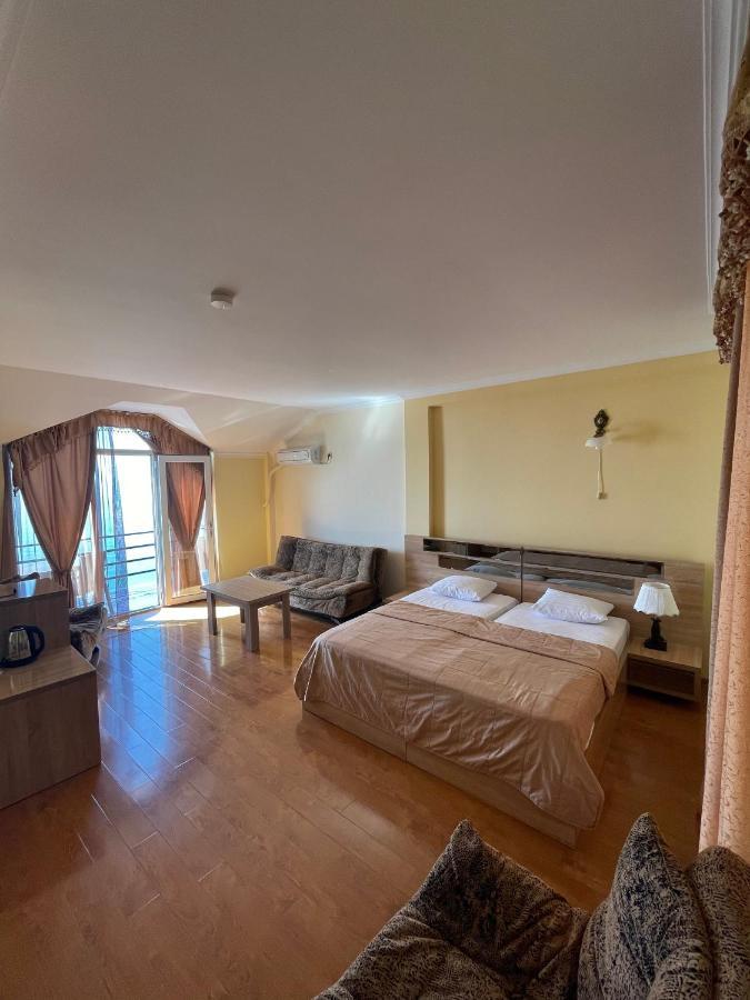 Hotel Lazuri In Kvariati Zewnętrze zdjęcie