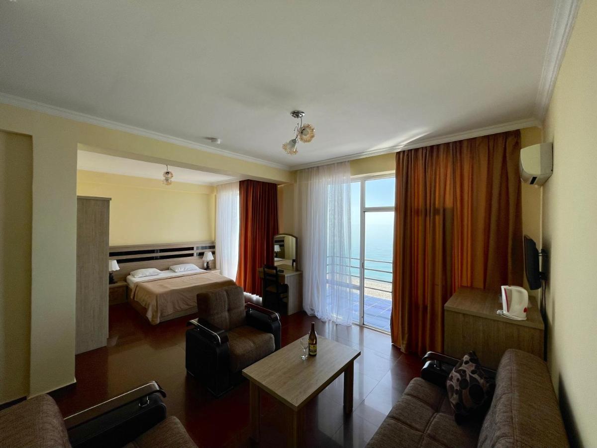 Hotel Lazuri In Kvariati Zewnętrze zdjęcie