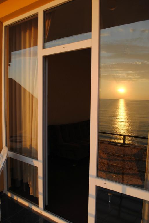 Hotel Lazuri In Kvariati Zewnętrze zdjęcie