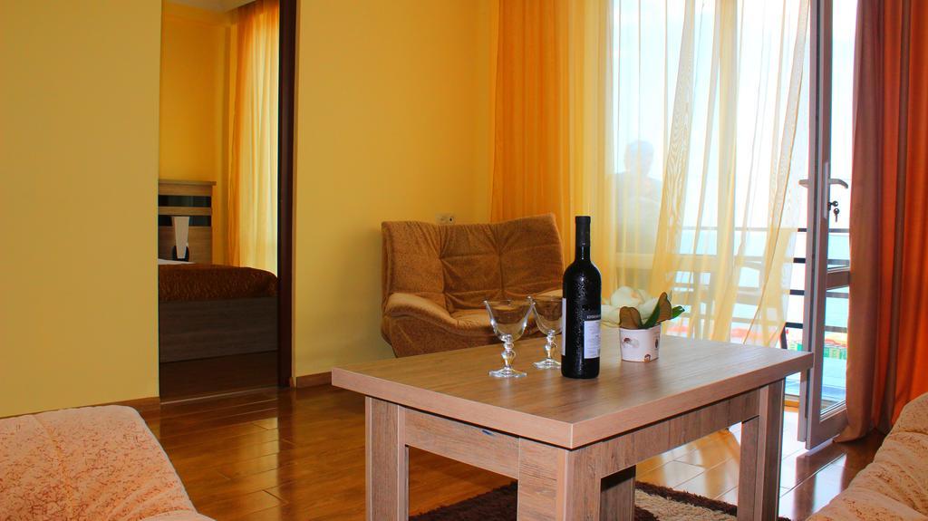 Hotel Lazuri In Kvariati Zewnętrze zdjęcie