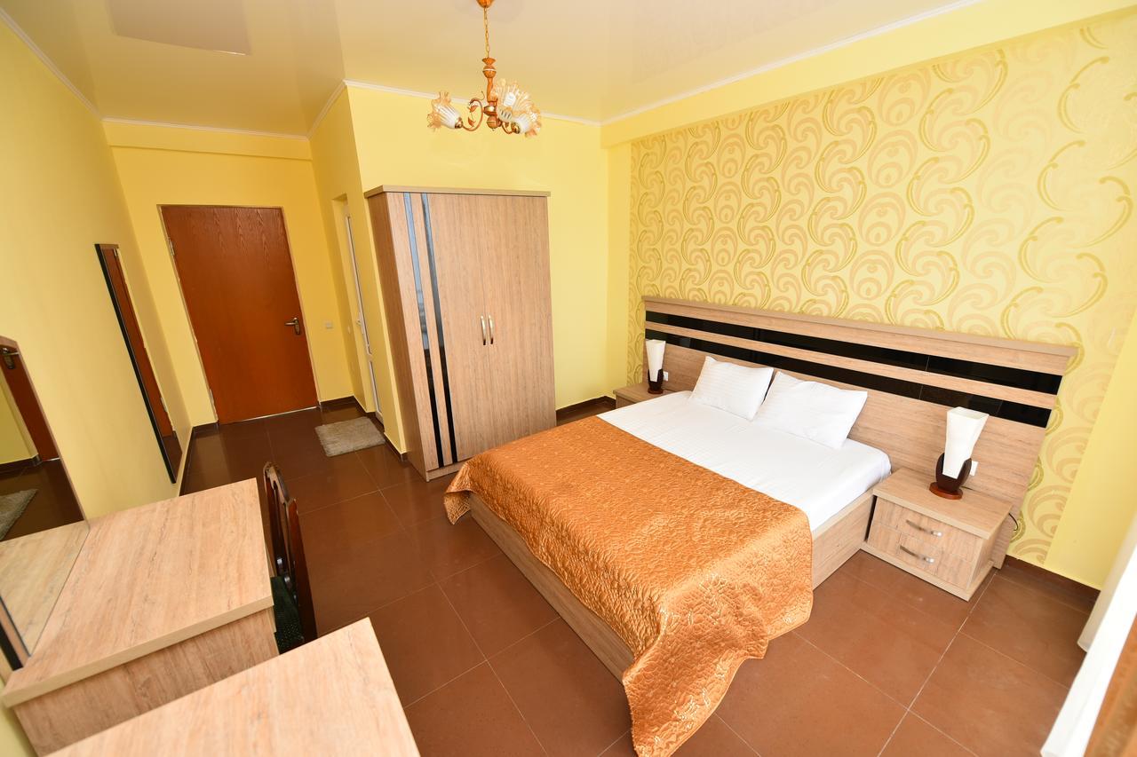 Hotel Lazuri In Kvariati Zewnętrze zdjęcie