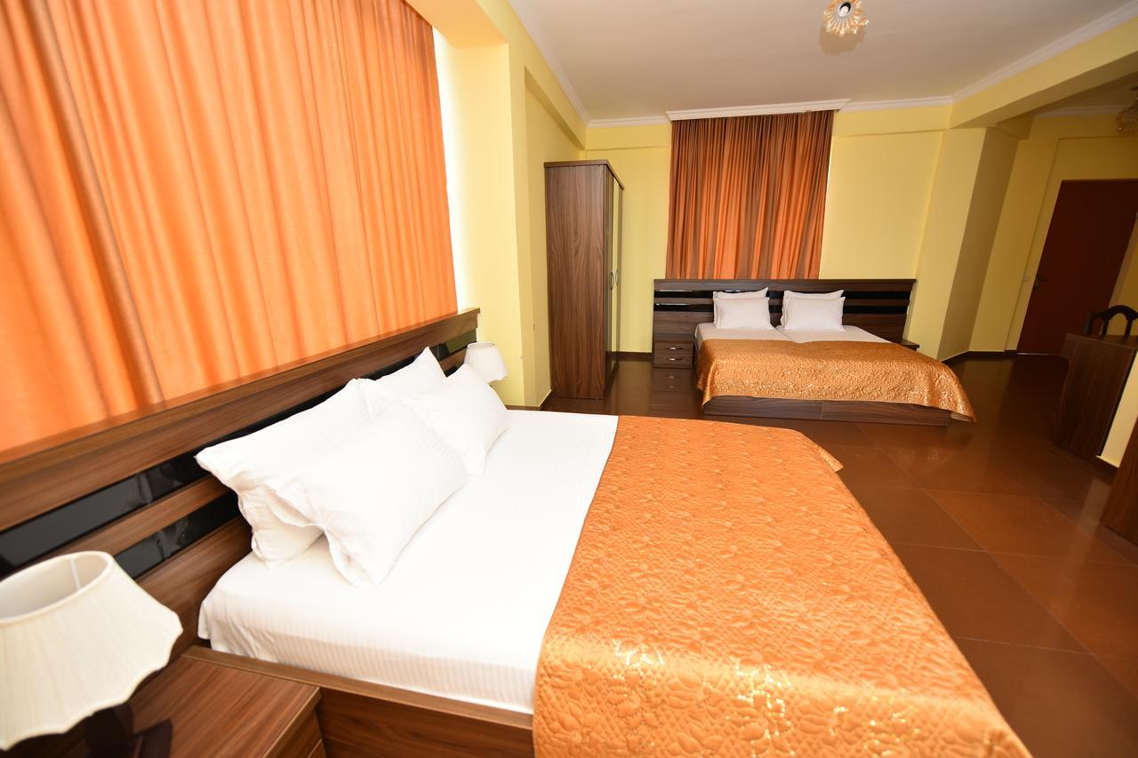 Hotel Lazuri In Kvariati Zewnętrze zdjęcie