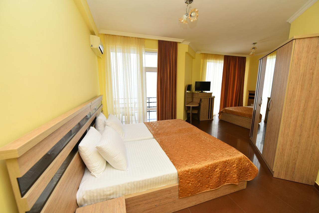 Hotel Lazuri In Kvariati Zewnętrze zdjęcie