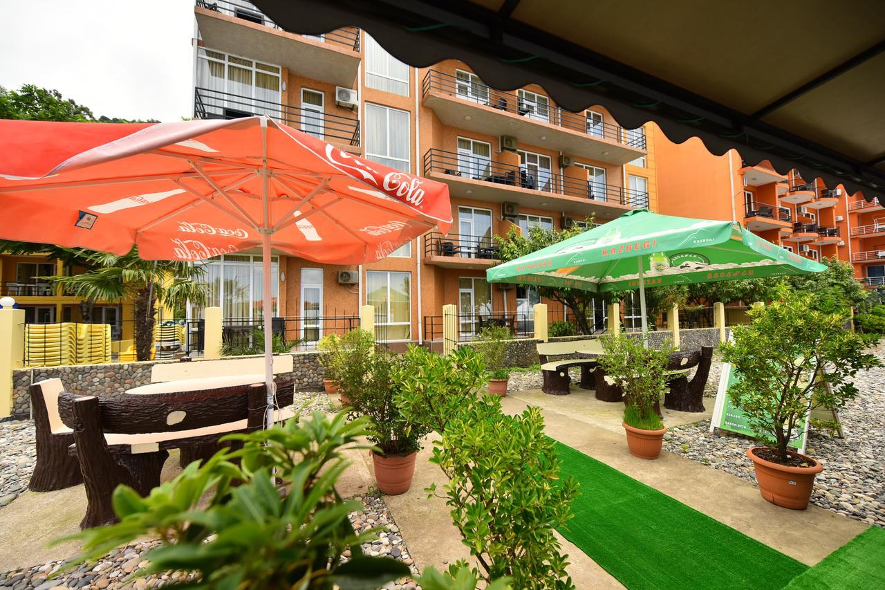 Hotel Lazuri In Kvariati Zewnętrze zdjęcie
