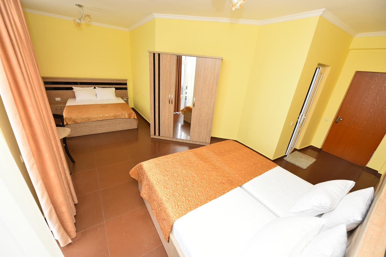 Hotel Lazuri In Kvariati Zewnętrze zdjęcie